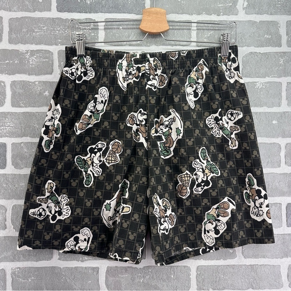 Mickey‎ unlimited brown Mickey Mouse Playing Sports Shorts Size Large